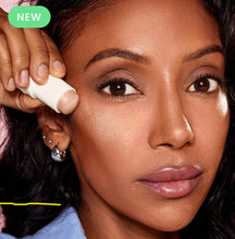 Carica l&#39;immagine nel visualizzatore di Gallery, PUROBIO Twist &amp; Go - Illuminante Cremoso in Stick 01 Prosecco
