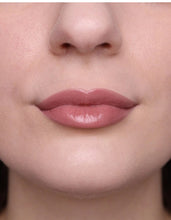 Carica l&#39;immagine nel visualizzatore di Gallery, TWIST &amp; GO – Nourishing lipstick pencil
