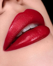 Carica l&#39;immagine nel visualizzatore di Gallery, Matitone rossetto Hyalur-on

