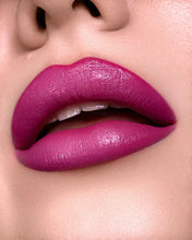 Carica l&#39;immagine nel visualizzatore di Gallery, Matitone rossetto Hyalur-on
